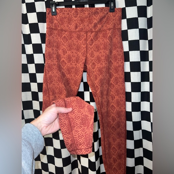 Athleta Ultimate Stash Pocket Snakeskin 7/8 Leggings - Picture 11 of 16